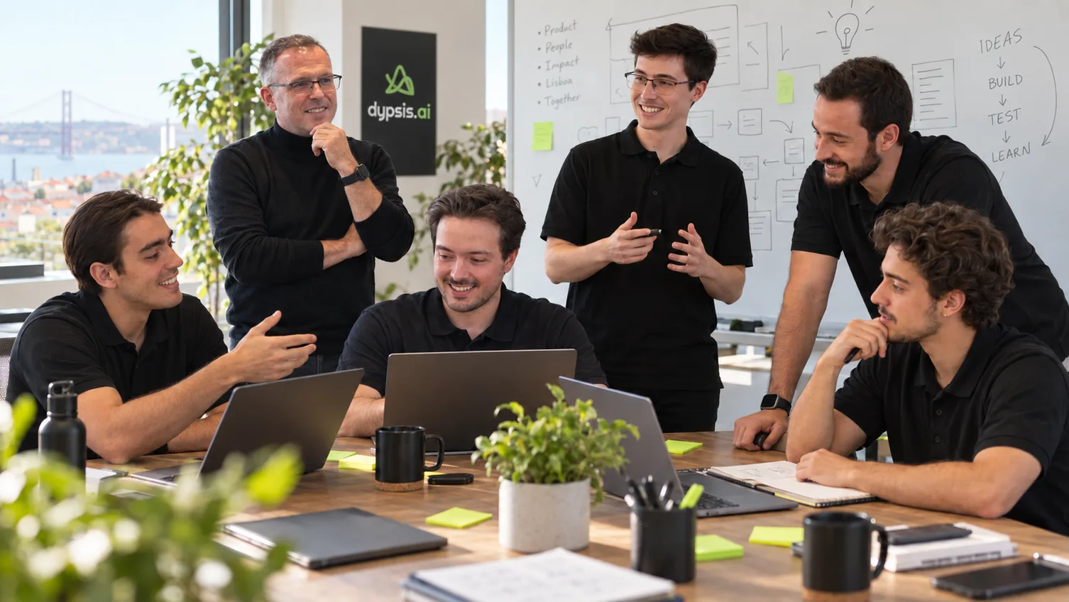 A equipa a trabalhar no escritório de Lisboa